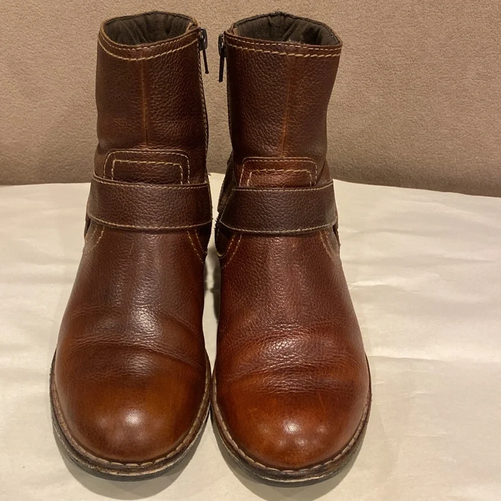 Clarks ankle Boots size 7 dark brown leather upper 1.5 inch heel zipper side - Picture 5 of 6